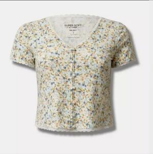 Torrid Size 1 Floral V-neck Lace Trim Crop Tee